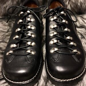 Donald Pliner Leather Hiking Shoes Metal Lace Eyelets Excellent Condition